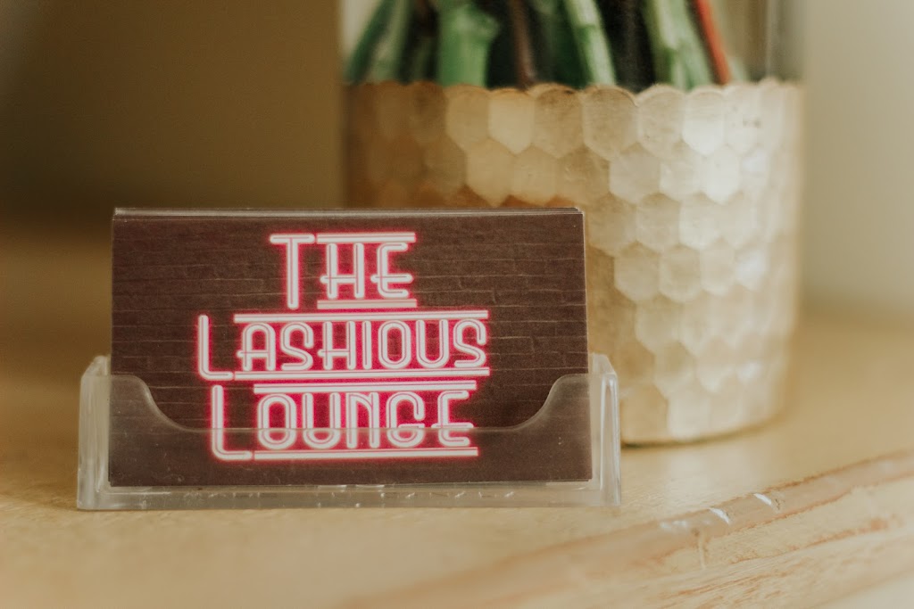 The Lashious Lounge | 325 Wells Ln, Gibsons, BC V0N 1V8, Canada | Phone: (604) 989-8913