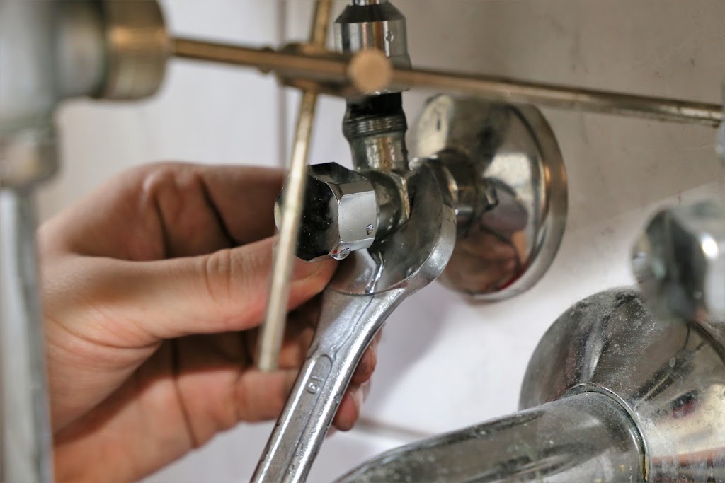Black Water Plumbing Co | 750 30th St, Courtenay, BC V9N 7S7, Canada | Phone: (250) 897-8153