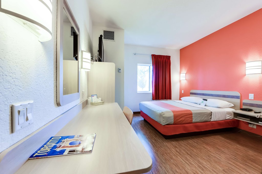 Motel 6 Toronto - Mississauga | 2935 Argentia Rd, Mississauga, ON L5N 8G6, Canada | Phone: (905) 814-1664