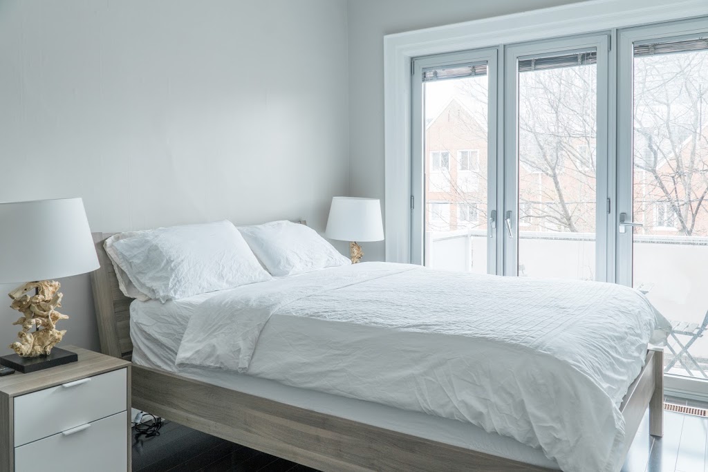 Burrow Inn By Urban North Inns | 10 Sullivan St, Toronto, ON M5T 1B9, Canada | Phone: (416) 591-5359