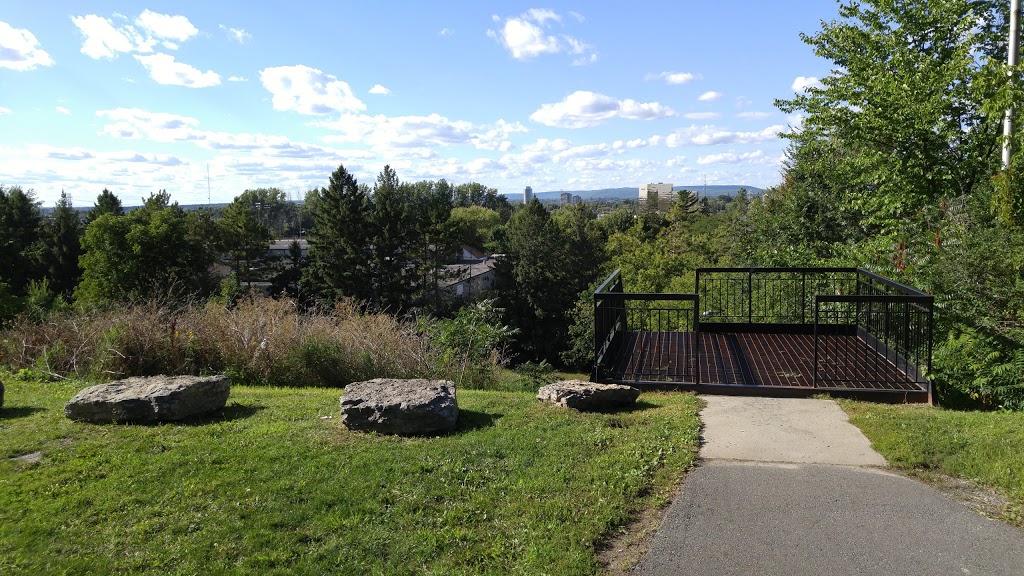 Carlington Park | 1640 Laperriere Ave, Ottawa, ON K1Z 5A6, Canada | Phone: (613) 580-2595