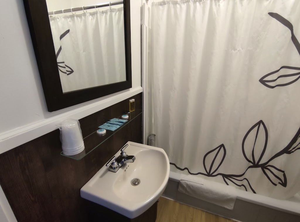 Pemberton Hotel | 7423 Frontier St, Pemberton, BC V0N 2L0, Canada | Phone: (604) 894-6313
