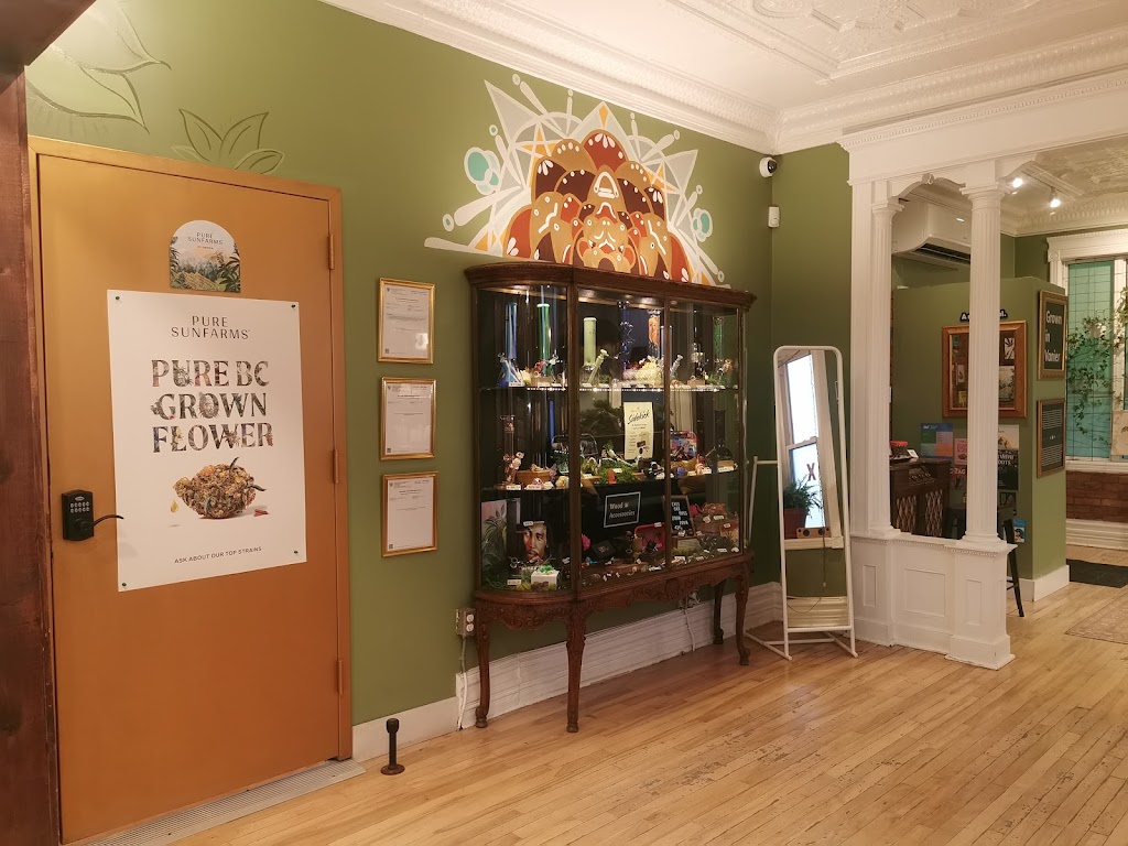 The Grove | 381 Montréal Rd, Ottawa, ON K1L 6A8, Canada | Phone: (613) 745-9333