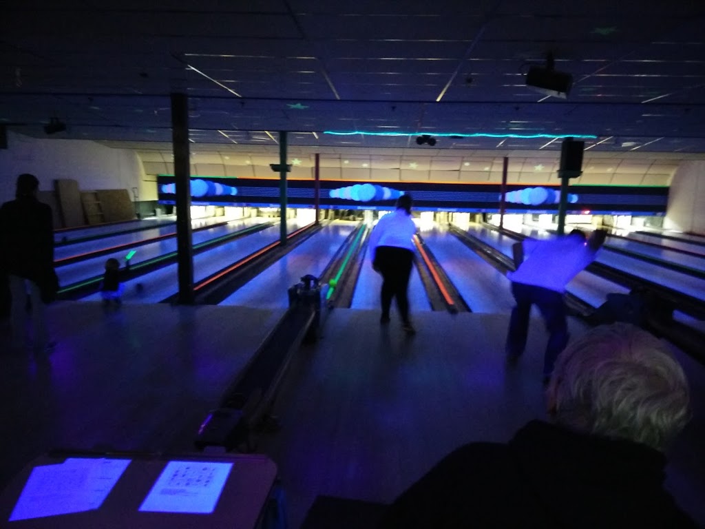 Pajos Bowling Alley | 79 Victoria Rd, Lunenburg, NS B0J 2C0, Canada | Phone: (902) 634-8344