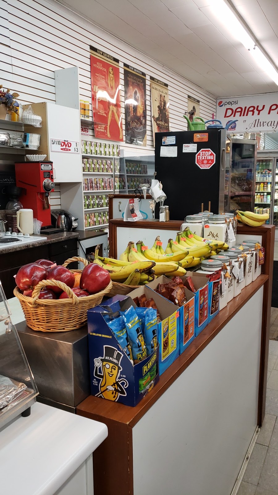 Victoria Convenience | 113 Victoria Av, Belleville, ON K8N 2A7, Canada | Phone: (613) 962-5651