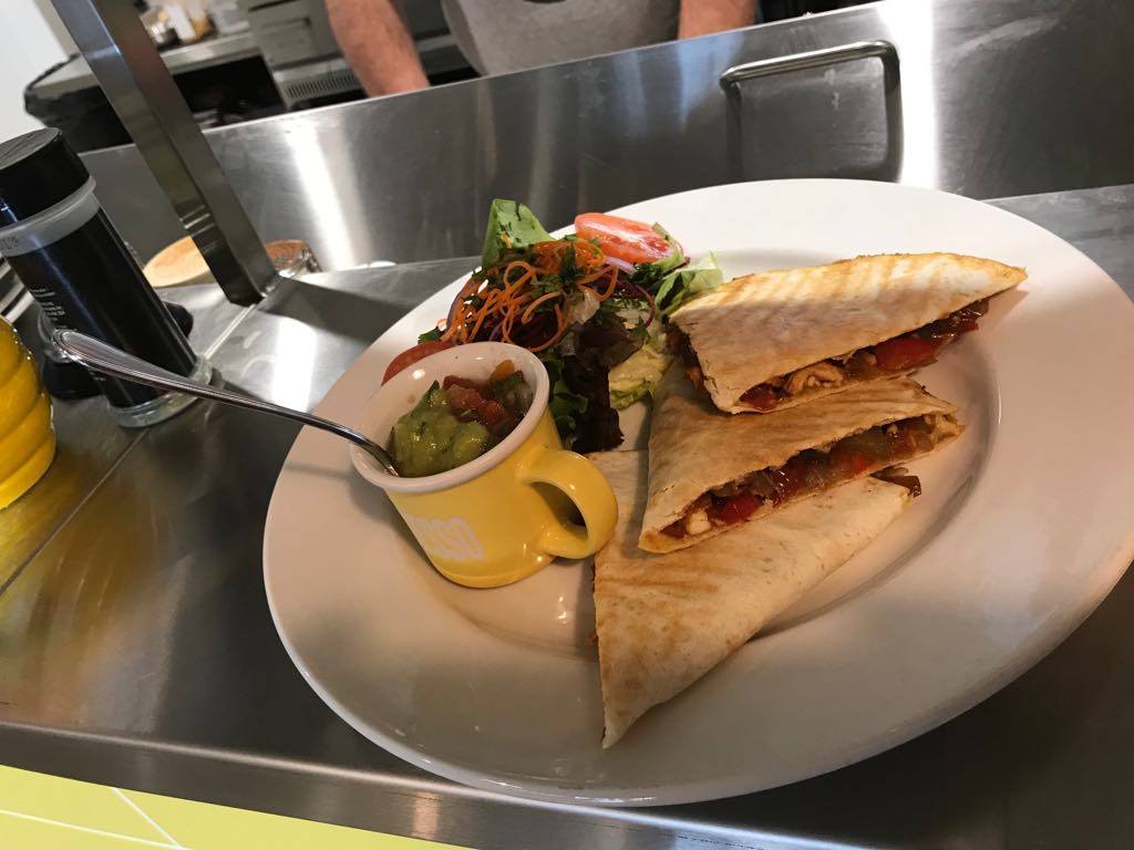 BEEZ Dejeuner-Diner | 1463 Boulevard Lionel-Boulet suite108, Varennes, QC J3X 1P7, Canada | Phone: (450) 929-0923