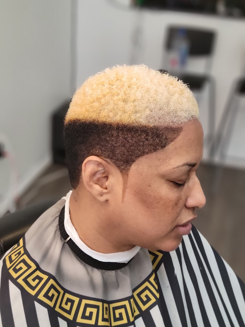 Wow Barber Shop | 75 Montréal Rd, Vanier, ON K1L 6E8, Canada | Phone: (613) 749-8097