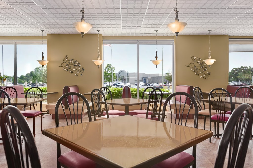 Days Inn by Wyndham London | 1100 Wellington Rd, London, ON N6E 1M2, Canada | Phone: (519) 681-1240
