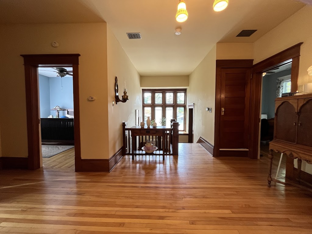 Monmouth Villa B&B | 26 Paul St, Picton, ON K0K 2T0, Canada | Phone: (613) 391-4049
