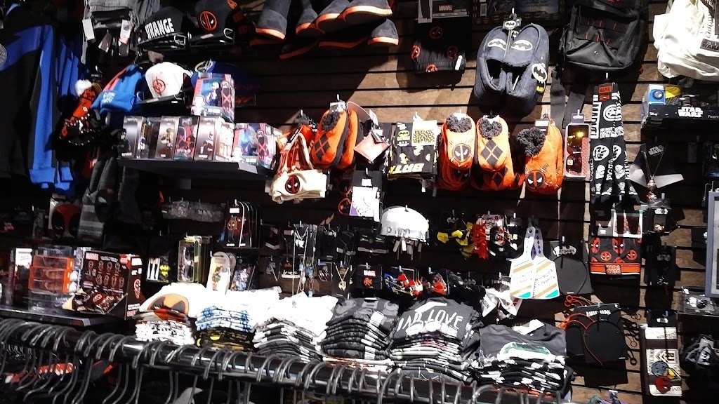 Hot Topic | 2960 Kingsway Dr RM E007, Kitchener, ON N2C 1X1, Canada | Phone: (519) 896-0861
