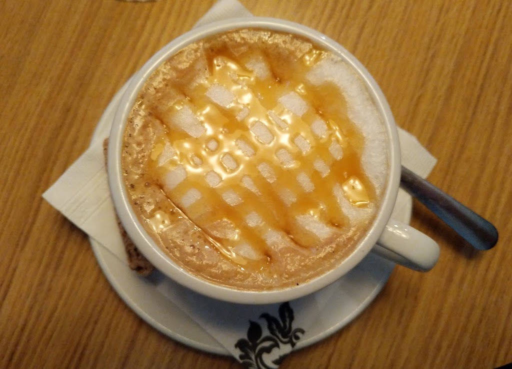 Caffuccino King Est | 1269 Rue King E, Sherbrooke, QC J1G 1E7, Canada | Phone: (819) 791-6006