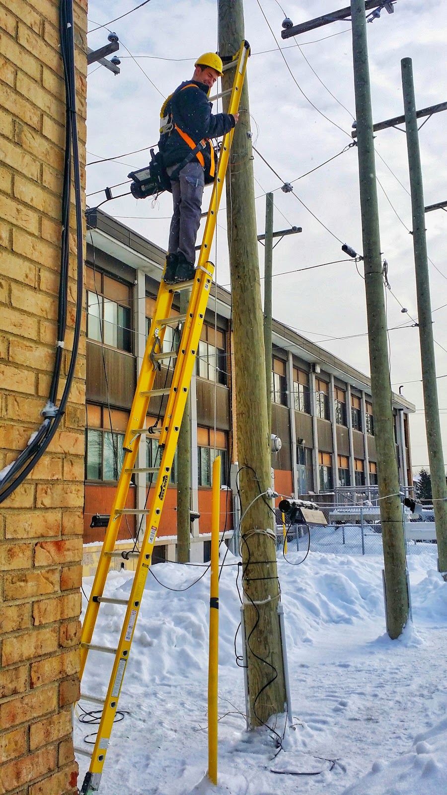 Pearson Electrotechnology Center Lachine, QC Salle C201 | 5000 -HuguetLachine, Salle C2, La Tuque, QC H8T 1M7, Canada | Phone: (514) 798-1818