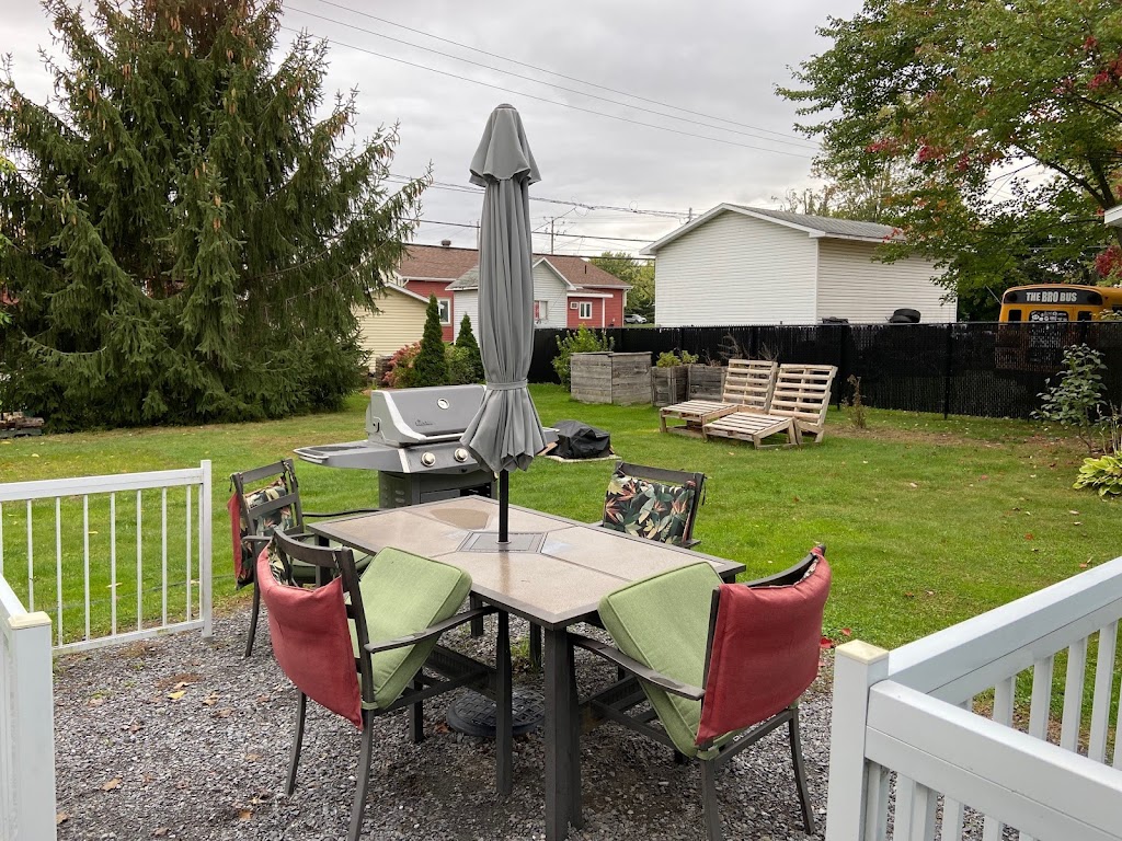 Du Grand Pic Résidence Touristique | 150 22e Rue O, Venise-en-Québec, QC J0J 2K0, Canada | Phone: (514) 995-3672