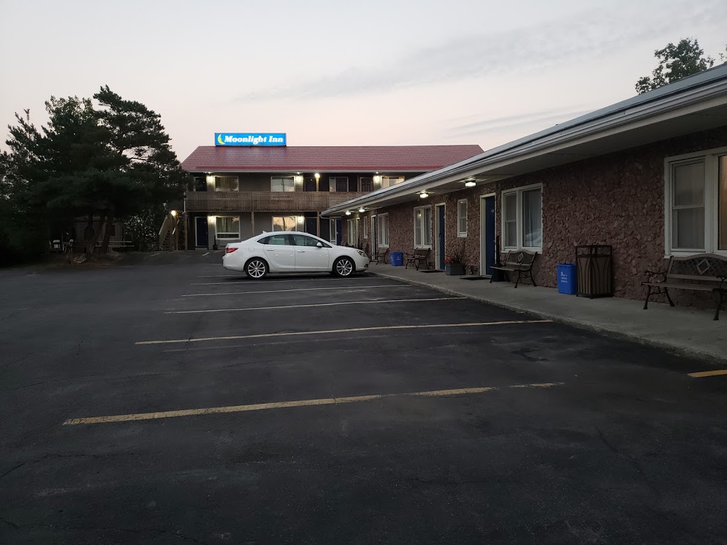 Moonlight Inn and Suites Sudbury | 350 Moonlight Ave, Sudbury, ON P3B 3W3, Canada | Phone: (705) 566-0321
