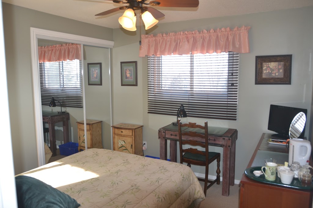 Creekside B&B and guest suite | 3158 Pinemeadow Dr, Burlington, ON L7M 2Z6, Canada | Phone: (905) 336-5382