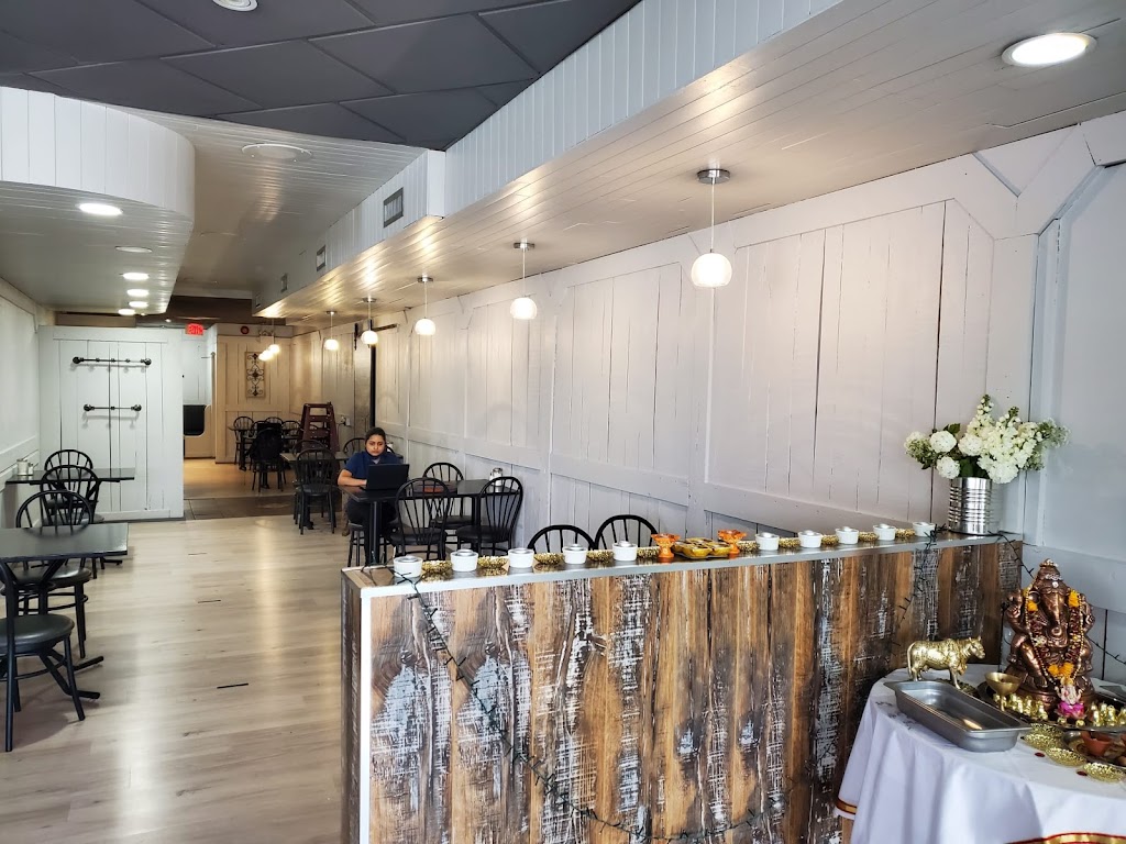 Maurya Indian Twist (Dundas) | 246 Governors Rd, Dundas, ON L9H 3K2, Canada | Phone: (289) 238-8229