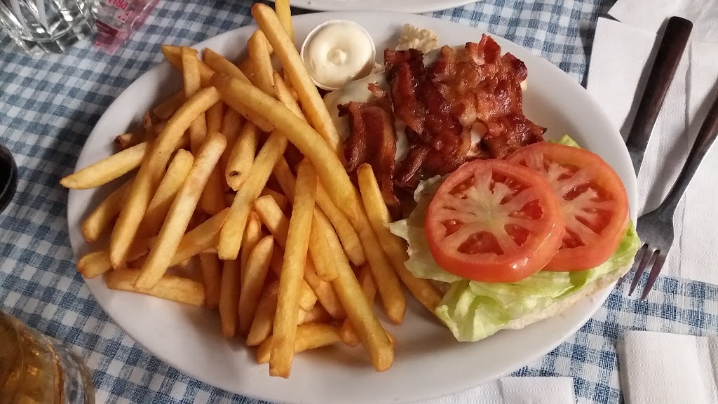 Tiffany Dining Lounge & Restaurant | 26 Coldwater Rd, Coldwater, ON L0K 1E0, Canada | Phone: (705) 686-3676