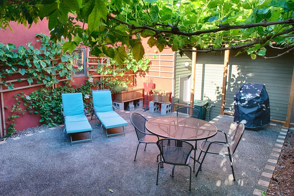 The Madrone AirBnB | 301 Parkridge Rd, Bellingham, WA 98225, USA | Phone: (360) 255-3402