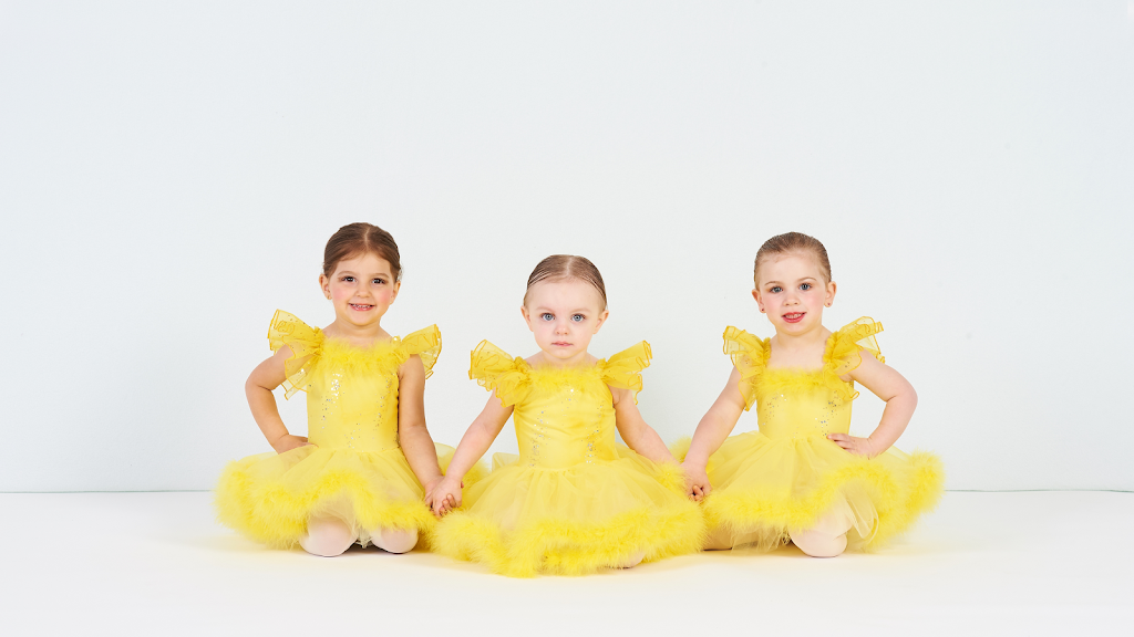 Chelseas Dance Pac | 8056 Yonge St Unit 8, Innisfil, ON L9S 1L6, Canada | Phone: (705) 456-5299
