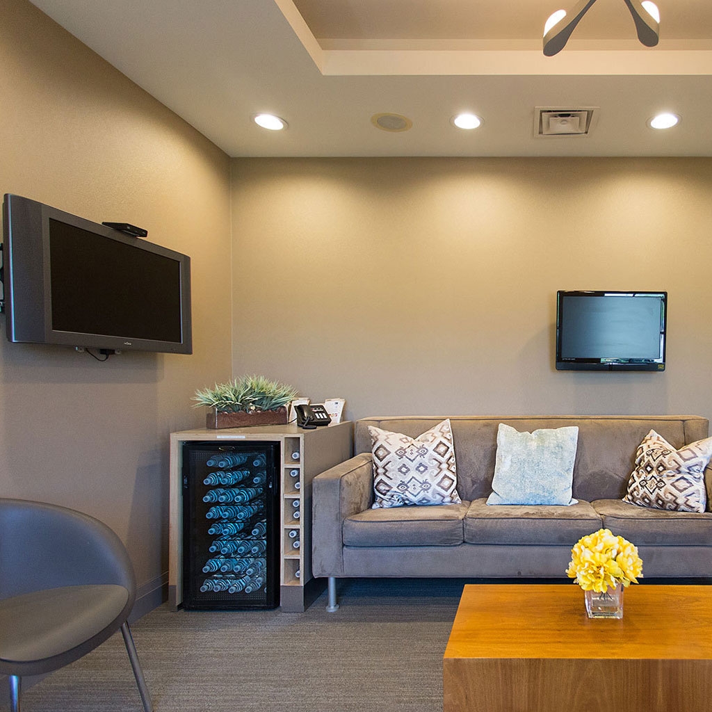 Kerhoulas Dental | 35 Thomas St, Mississauga, ON L5M 1Y6, Canada | Phone: (905) 821-3423