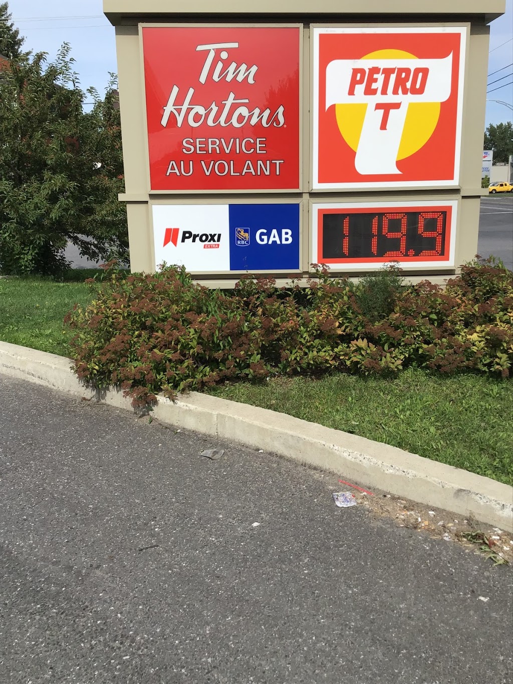 Pétro-T Proxi Extra | 2700 Rue Saint-Pierre, Drummondville, QC J2C 7J9, Canada | Phone: (819) 477-4132