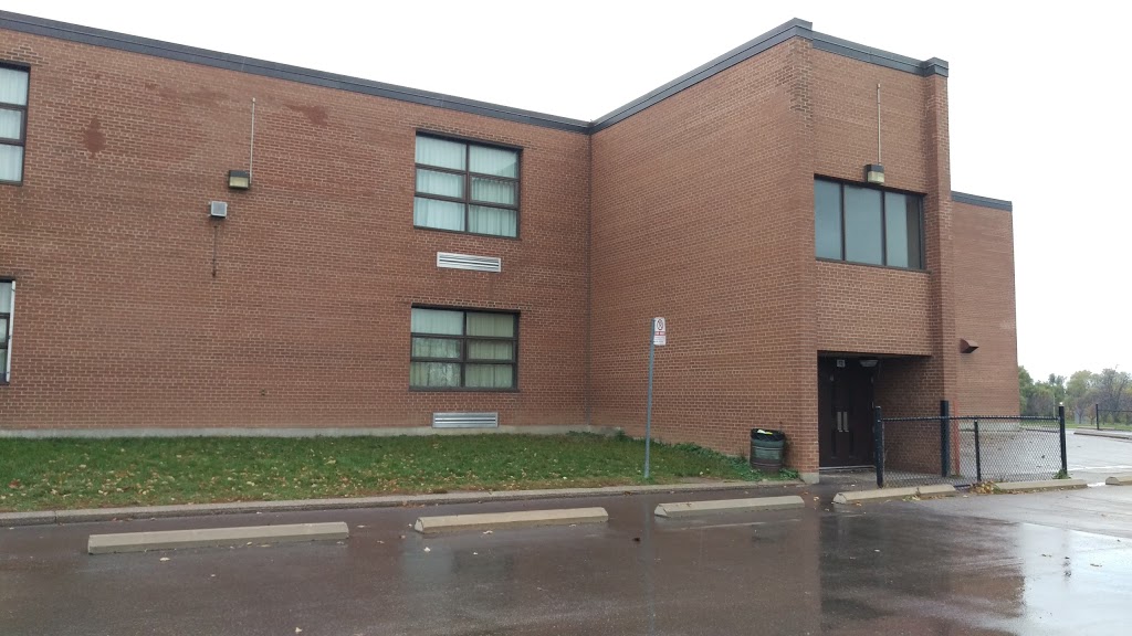 Earnscliffe Senior School | 50 Earnscliffe Cir, Brampton, ON L6T 2B2, Canada | Phone: (905) 793-2903
