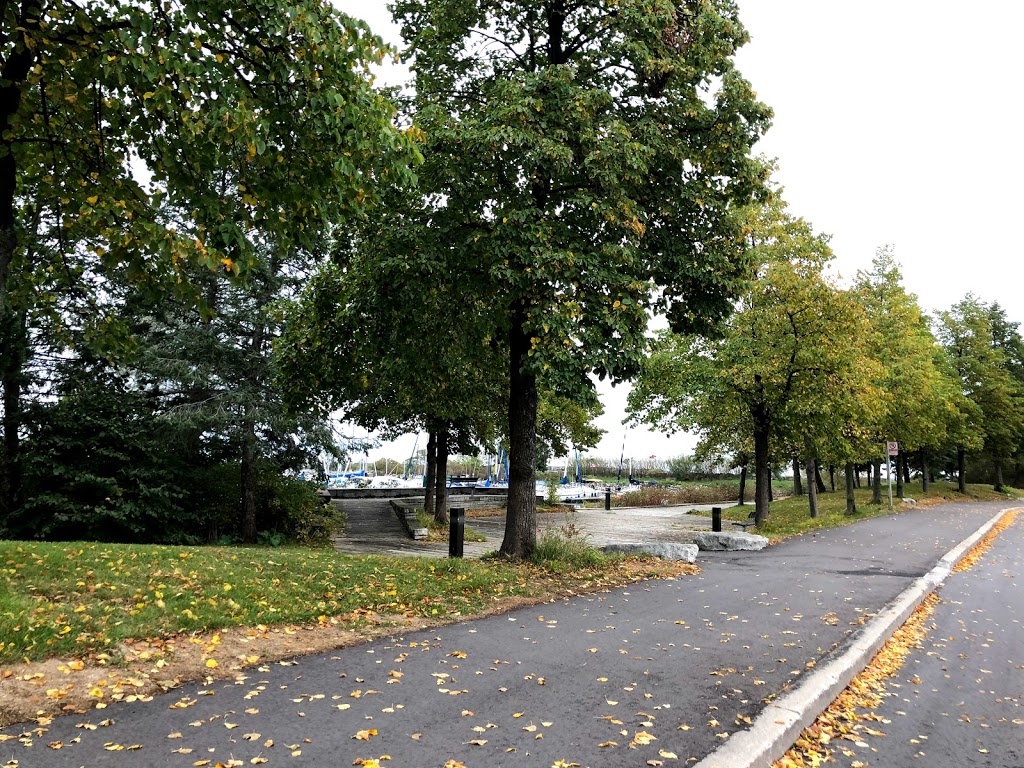 AE Crookes Park | 140 Lakefront Promenade, Mississauga, ON L5E 3G9, Canada