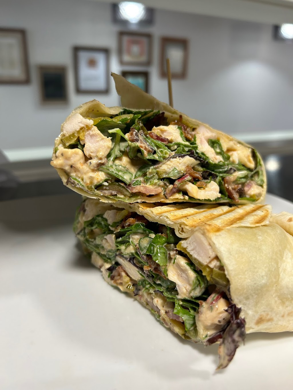 The Counter Restaurant | 11 Front St, Trenton, ON K8V 4N3, Canada | Phone: (613) 392-0168