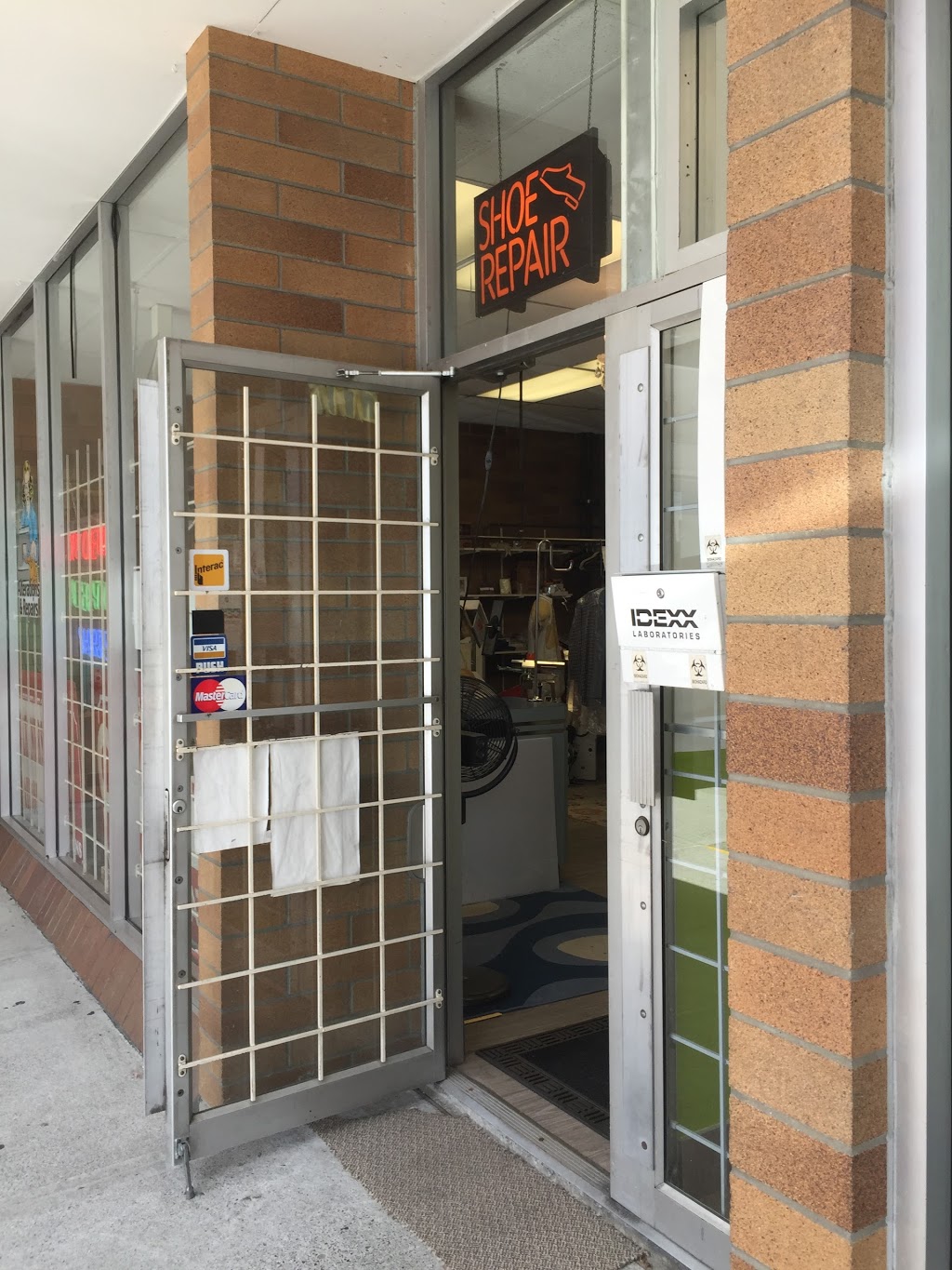Shaughnessy Cleaners | 3884 Oak St, Vancouver, BC V6H 2M5, Canada | Phone: (604) 738-2426