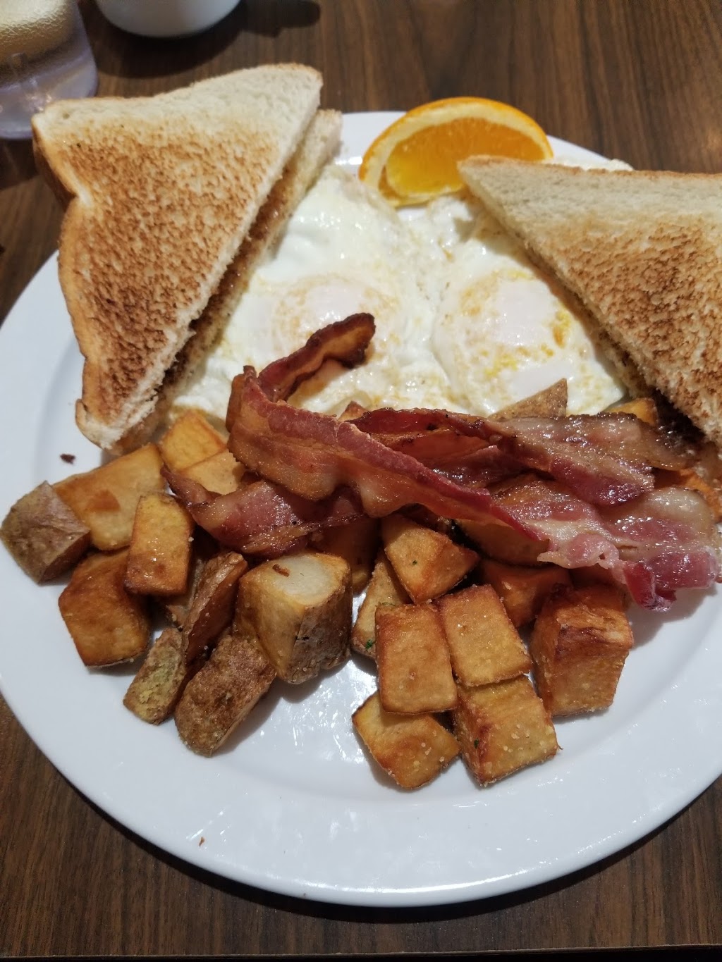 Friendly Restaurant & Pizzeria | 1756 Laurier St, Rockland, ON K4K 1L5, Canada | Phone: (613) 446-2867