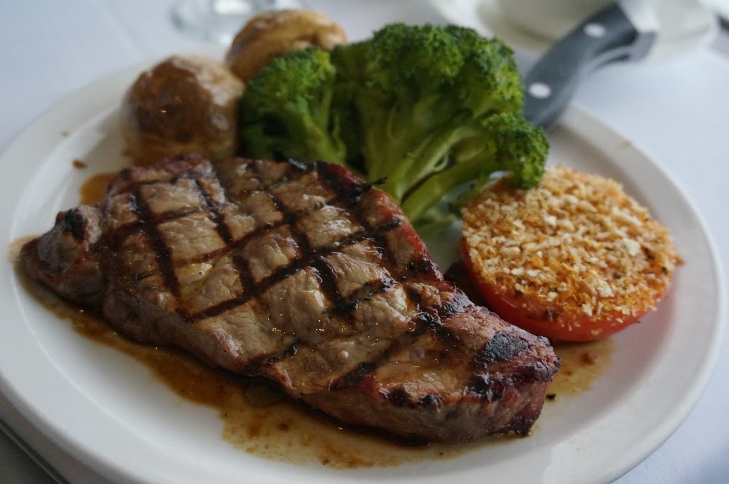 Revolving Dining Room | 5200 Robinson St, Niagara Falls, ON L2G 2A3, Canada | Phone: (905) 356-2651