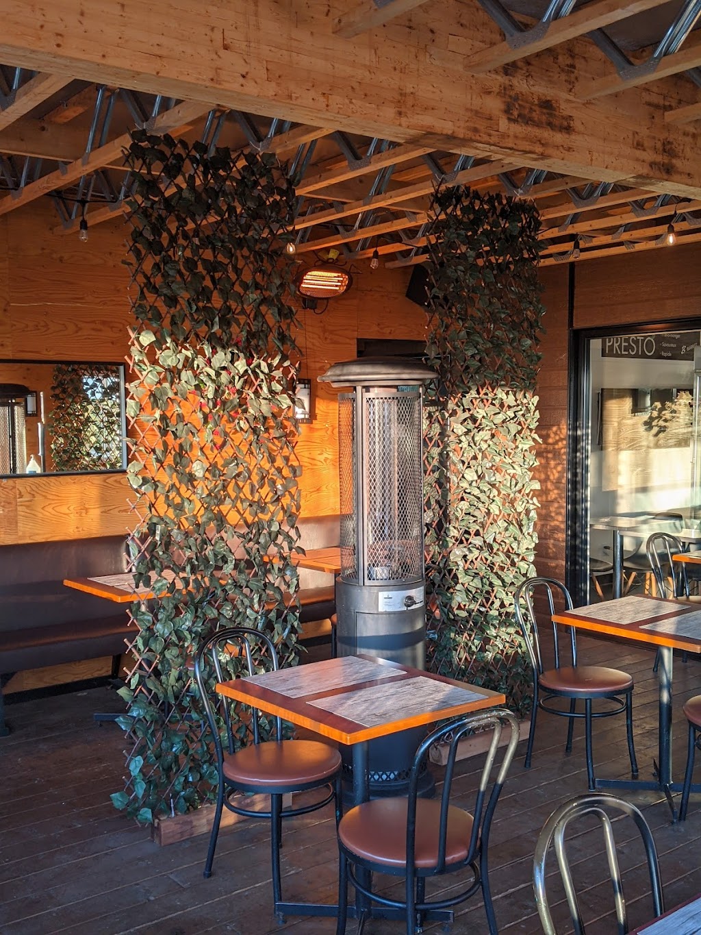 Restaurant Le Biarritz | 89 Rue Notre Dame O, Trois-Pistoles, QC G0L 4K0, Canada | Phone: (418) 851-4705