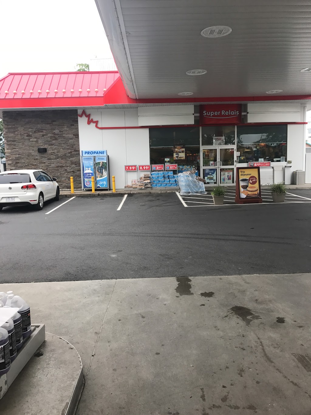 Petro-Canada | 1355 Boulevard des Laurentides, Saint-Jérôme, QC J7Z 7L3, Canada | Phone: (450) 304-1977