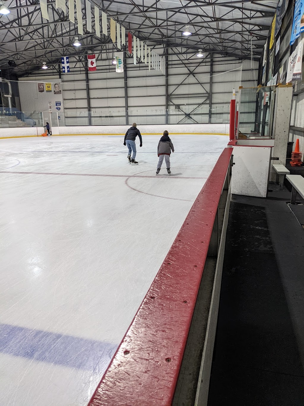 Complexe Sportif St-Lazare (Cssl) | 1850 Rue des Loisirs, Saint-Lazare, QC J7T 3P4, Canada | Phone: (450) 510-1850