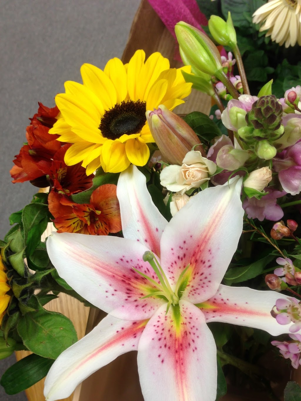 Make Scents Flower Distributors | 3777 Marine Way, Burnaby, BC V5J 5A7, Canada | Phone: (604) 433-3552