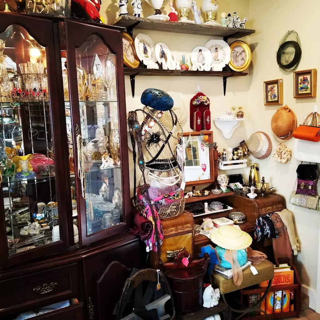 Pretty Old Things | 4957 Burns Ave, Canal Flats, BC V0B 1B0, Canada | Phone: (250) 919-3609