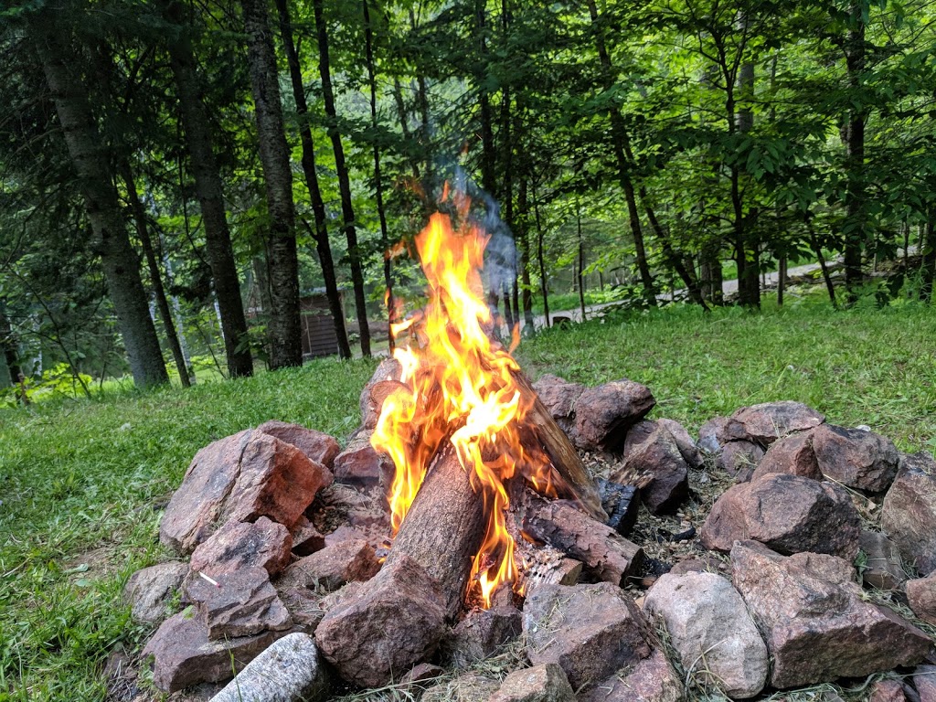 Chalet Des Gélinottes | 3257 Chemin des Gélinottes, Labelle, QC J0T 1H0, Canada | Phone: (514) 606-7524