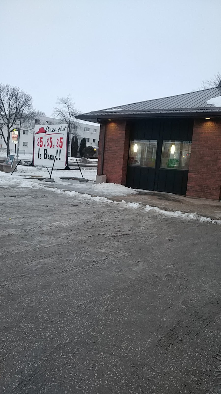 Pizza Hut | 58 Main St, Selkirk, MB R1A 1R1, Canada | Phone: (204) 785-2211