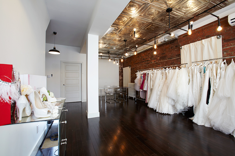 Je Vis Bridal | 243 Greenwood Ave #1, Toronto, ON M4L 2R4, Canada | Phone: (416) 998-4560