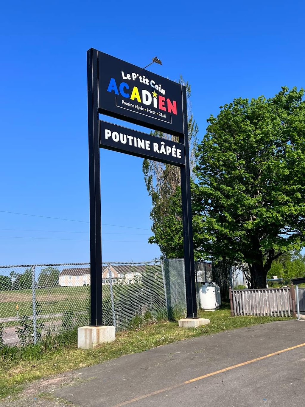 Le Ptit Coin Acadien Poutine Râpée | 6 Rue Saulnier, Bouctouche, NB E4S 3V5, Canada | Phone: (506) 743-8842