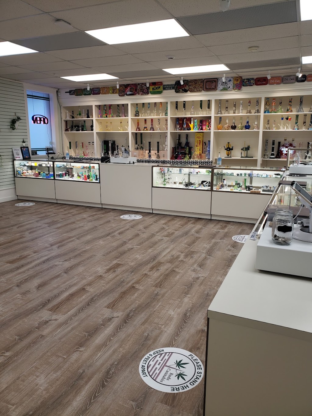 Buds Cannabis Sidney | 9775 Second St, Sidney, BC V8L 4P8, Canada | Phone: (778) 351-4201
