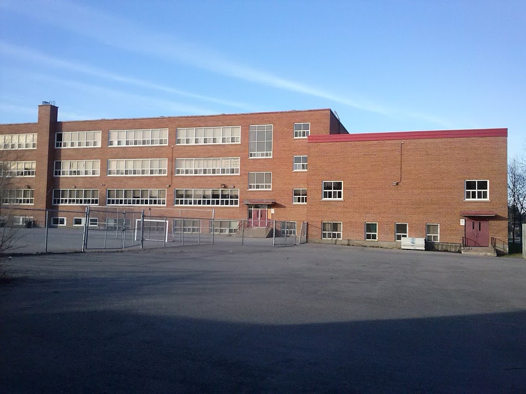 École St-Gilles, Pavillon 2 | 226 Rue des Alpes, Laval, QC H7G 3V8, Canada | Phone: (450) 662-7000