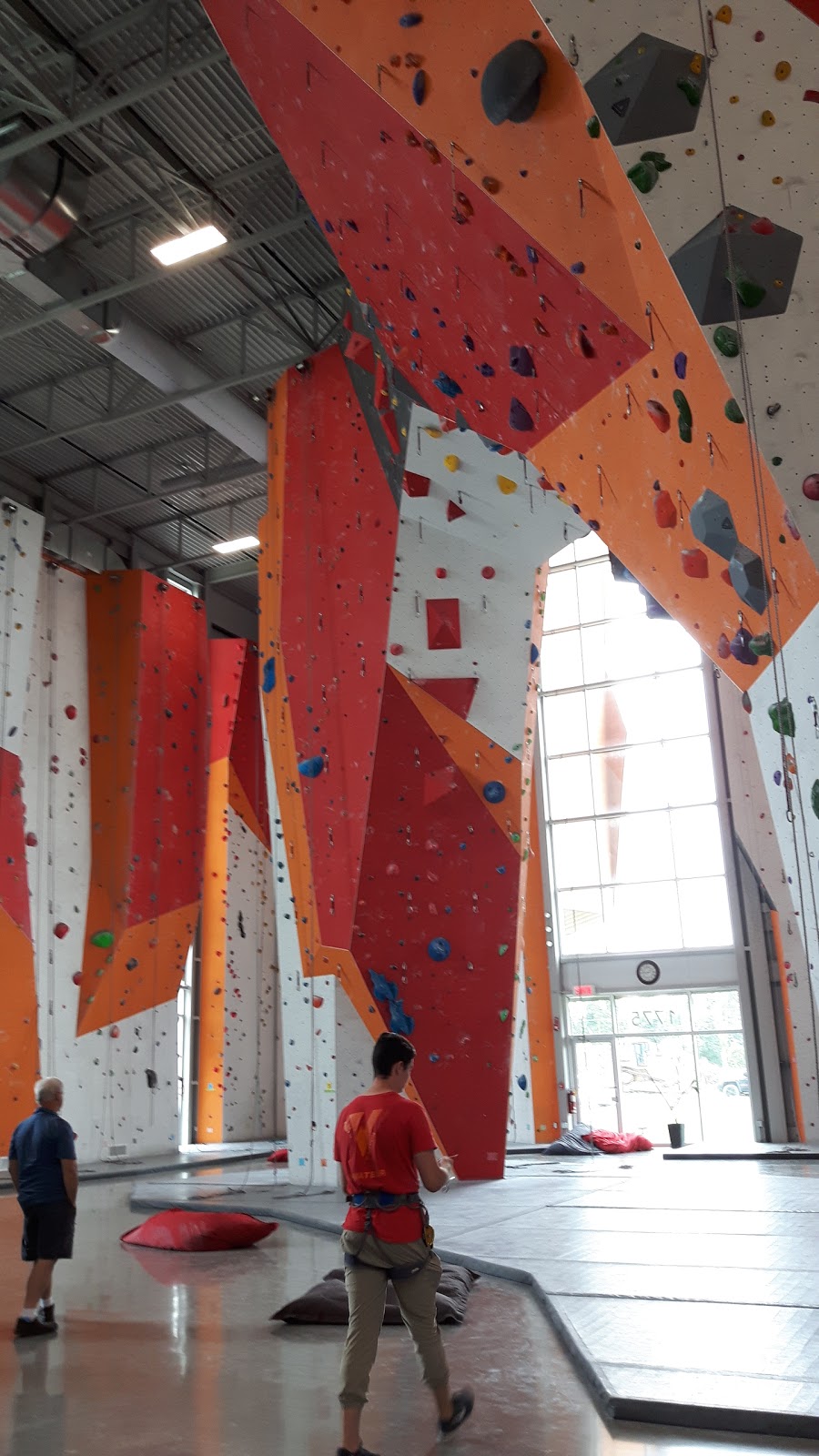 CanyonEscalade | 1775 Chemin de Saint-Jean, La Prairie, QC J5R 0J2, Canada | Phone: (514) 666-2269