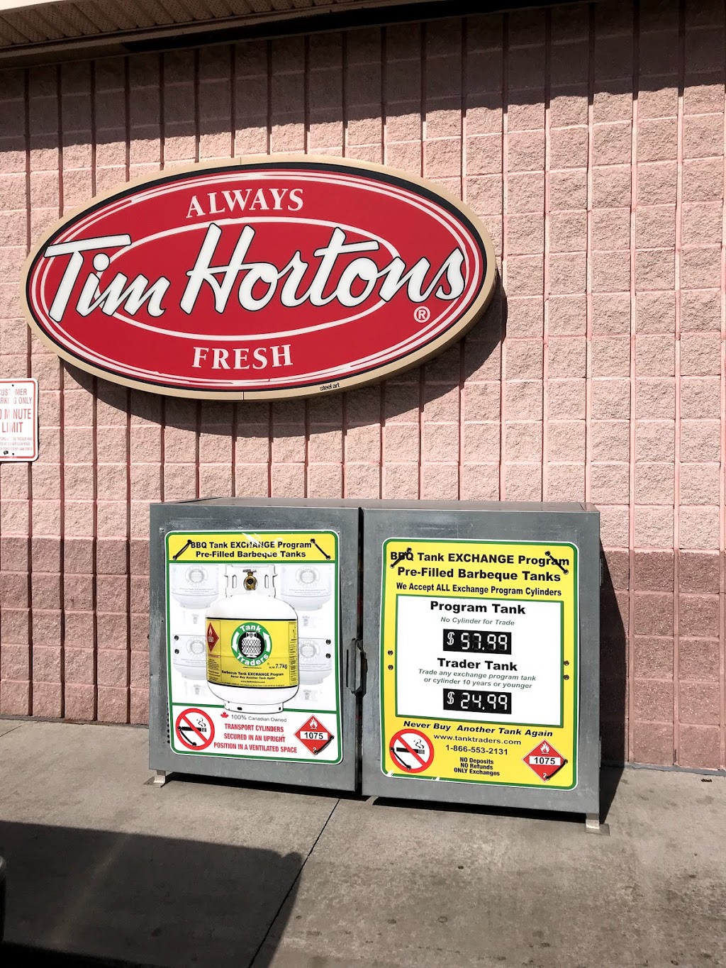 Circle K | 2370 Lawrence Ave E, Scarborough, ON M1P 2R5, Canada | Phone: (416) 751-2541