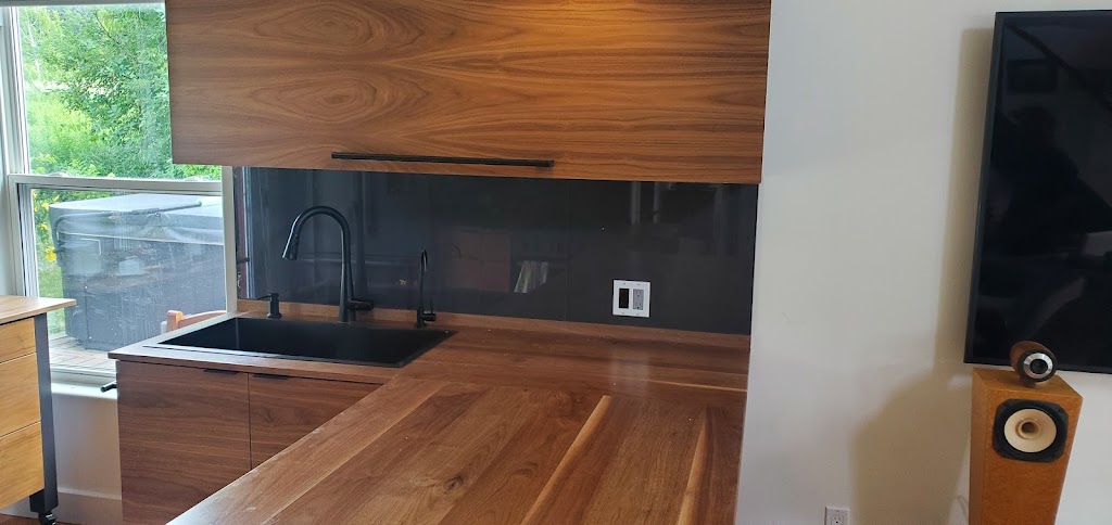 Gilmour Glass and Showers | 757 Fifes Bay Marina Ln, Peterborough, ON K9J 6X3, Canada | Phone: (705) 768-0684