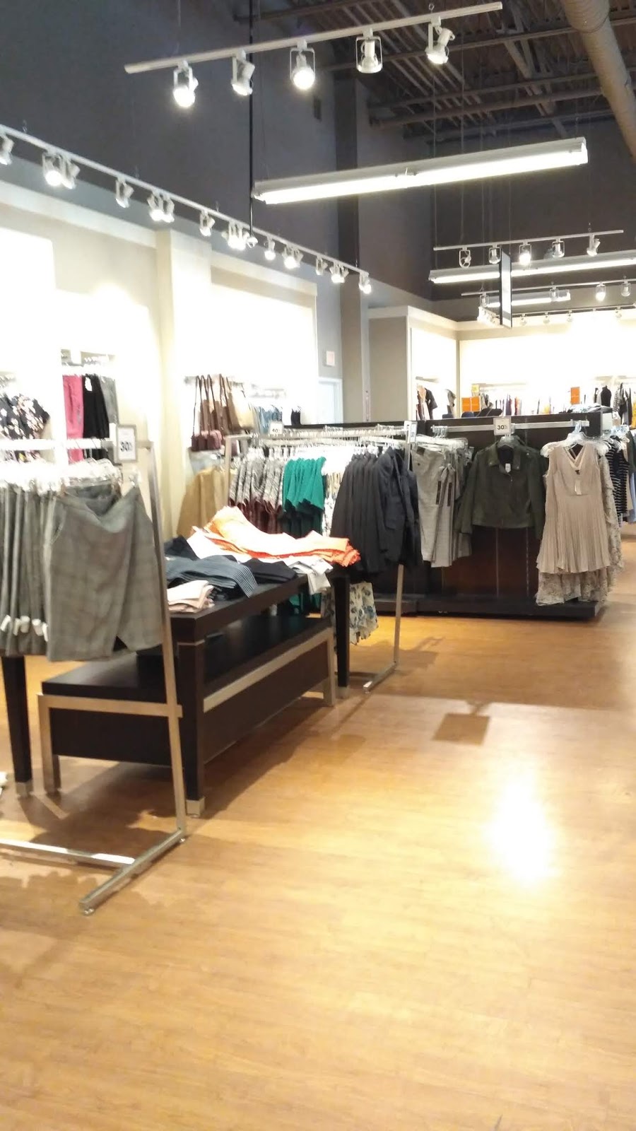 Banana Republic | 1445 99 St NW, Edmonton, AB T6N 0B4, Canada | Phone: (780) 490-5333