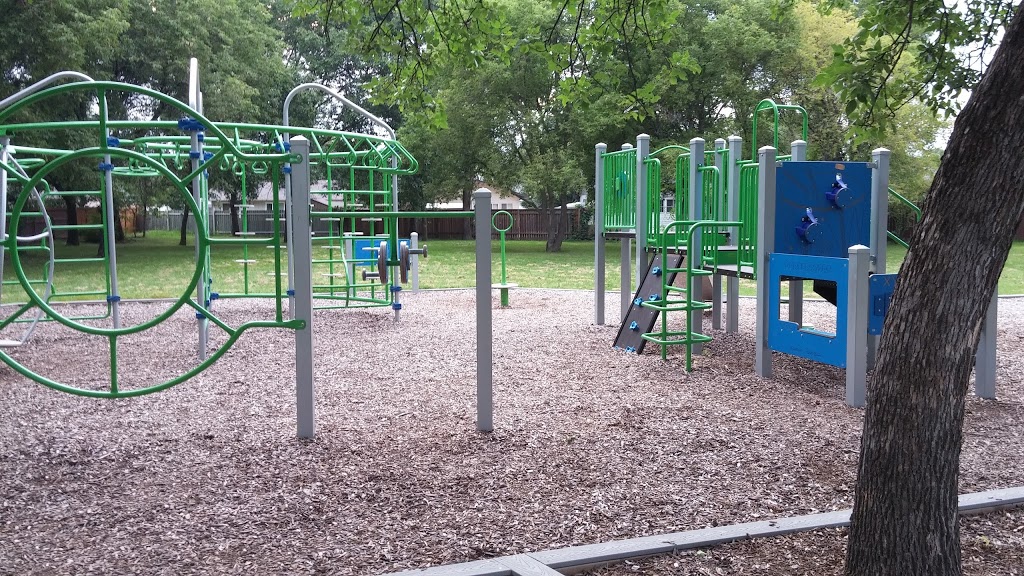 Evenlea Walk Park | Winnipeg, MB R2G 2G6, Canada | Phone: 1204311
