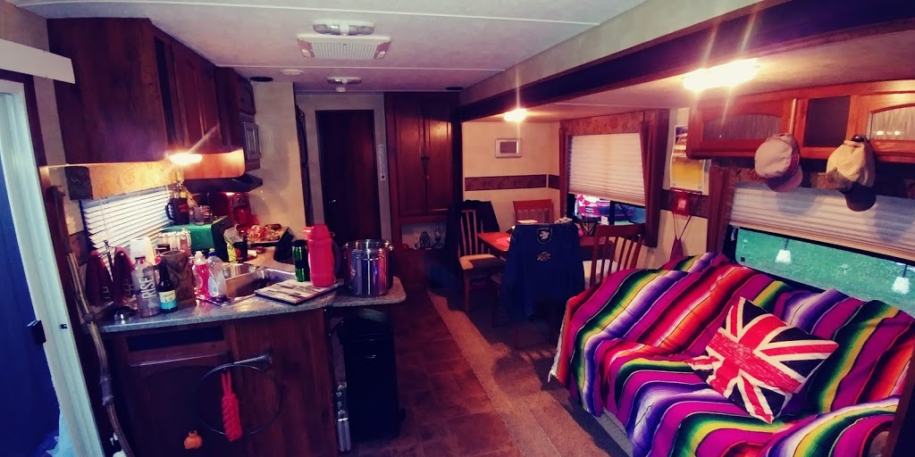 Camping Domaine de la Frontière Enchantée | 474 Chemin de Covey Hill, Havelock, QC J0S 2C0, Canada | Phone: (450) 826-4490