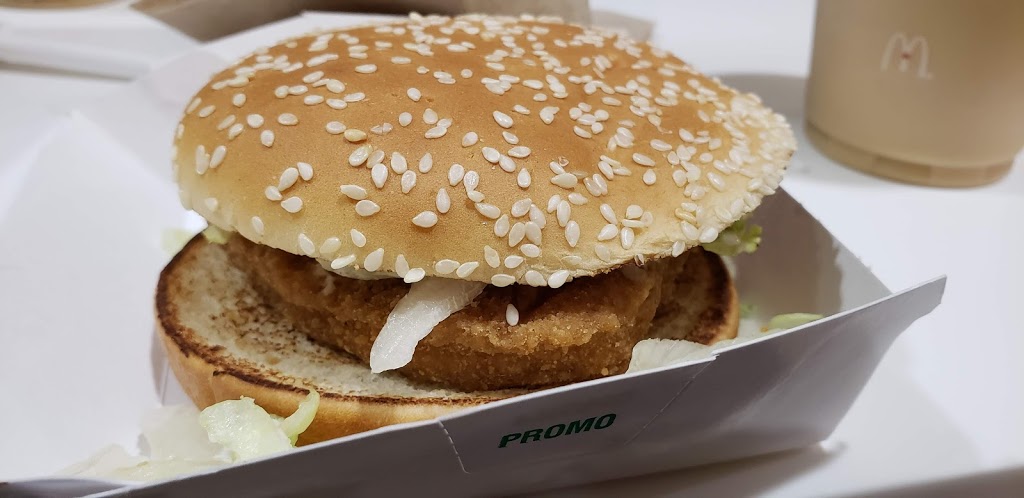 McDonalds | 2965 Eglinton Ave W, Mississauga, ON L5M 6J3, Canada | Phone: (905) 820-7438