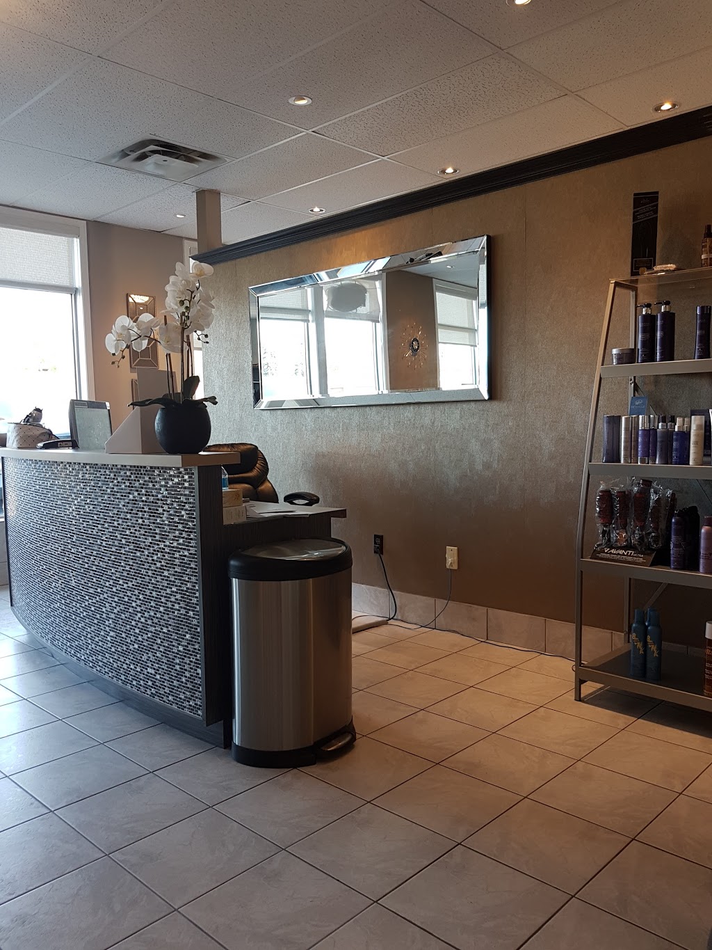 Monte Carlo Hair Salon 11 Water St, Port Perry, ON L9L 1H9, Canada